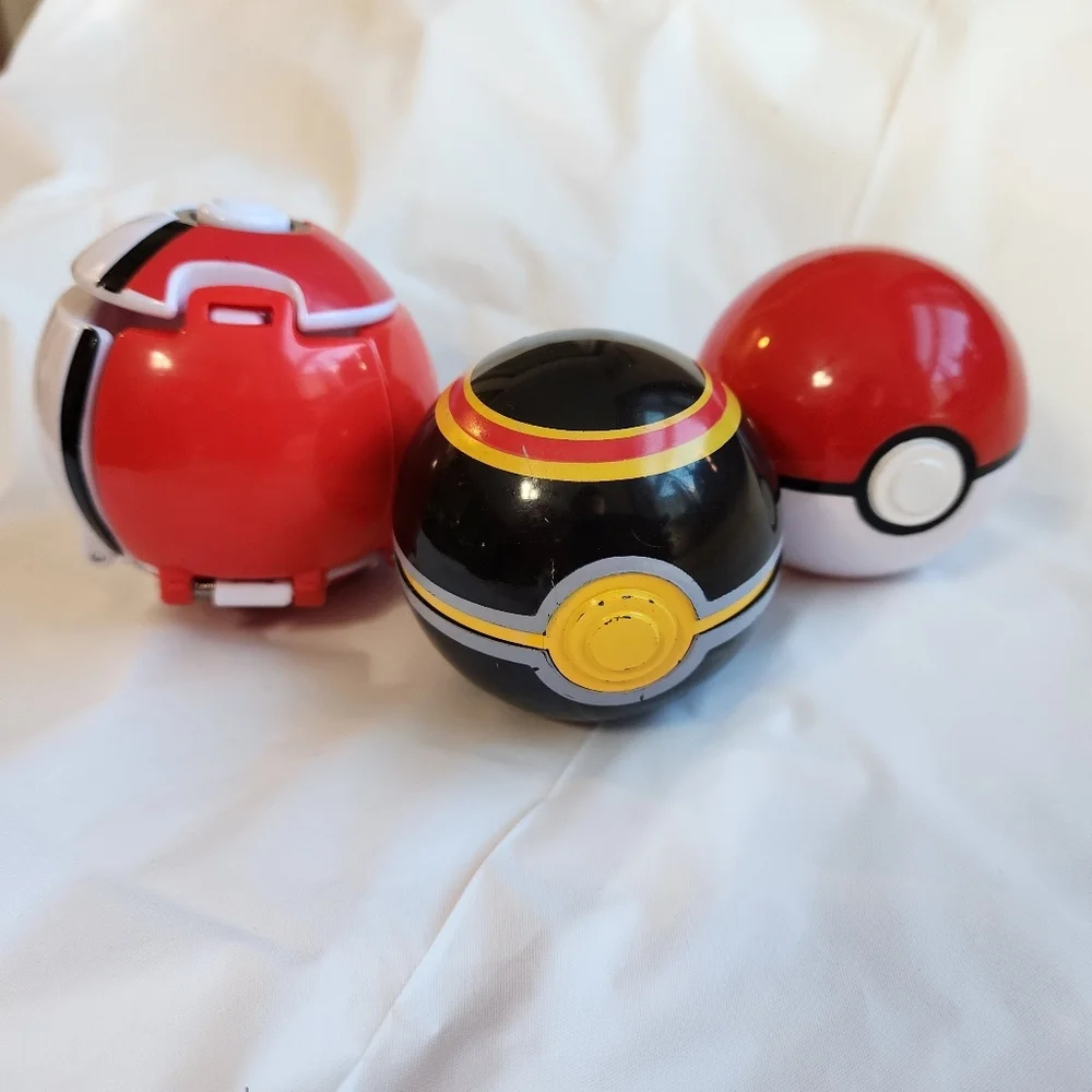 2018 Pokemon Poke Ball Clip ‘N’ Go Luxury  & Throw And Pop Lot Of 3 Empty